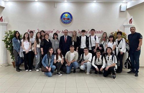 Romanyadan Misafir Gelen Öğrenci ve Öğretmenler Kaymakamımız Halil İbrahim ACIR’ı Makamında Ziyaret Etti