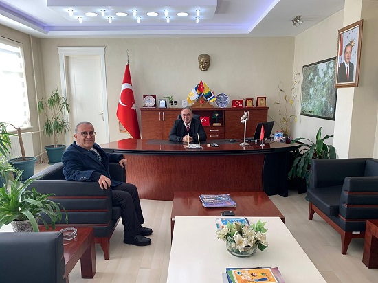 Emekliliğe Ayrılan Hendek Vergi Dairesi Müdürü Sümer TEPE, Kaymakamımız Halil İbrahim ACIR’a Veda Ziyaretinde Bulundu